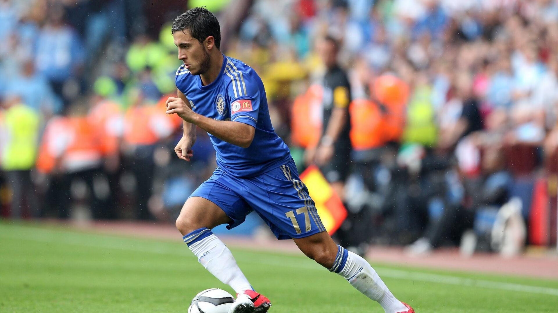 拉文在焦点战证明自己，湖人正面击溃篮网