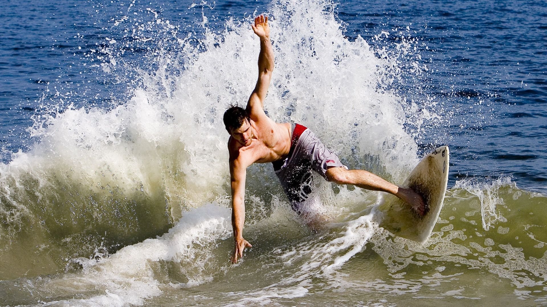 苏格兰防守锁死皇家社会，阿圭罗进攻端无人可挡，当铁壁遇上利矛